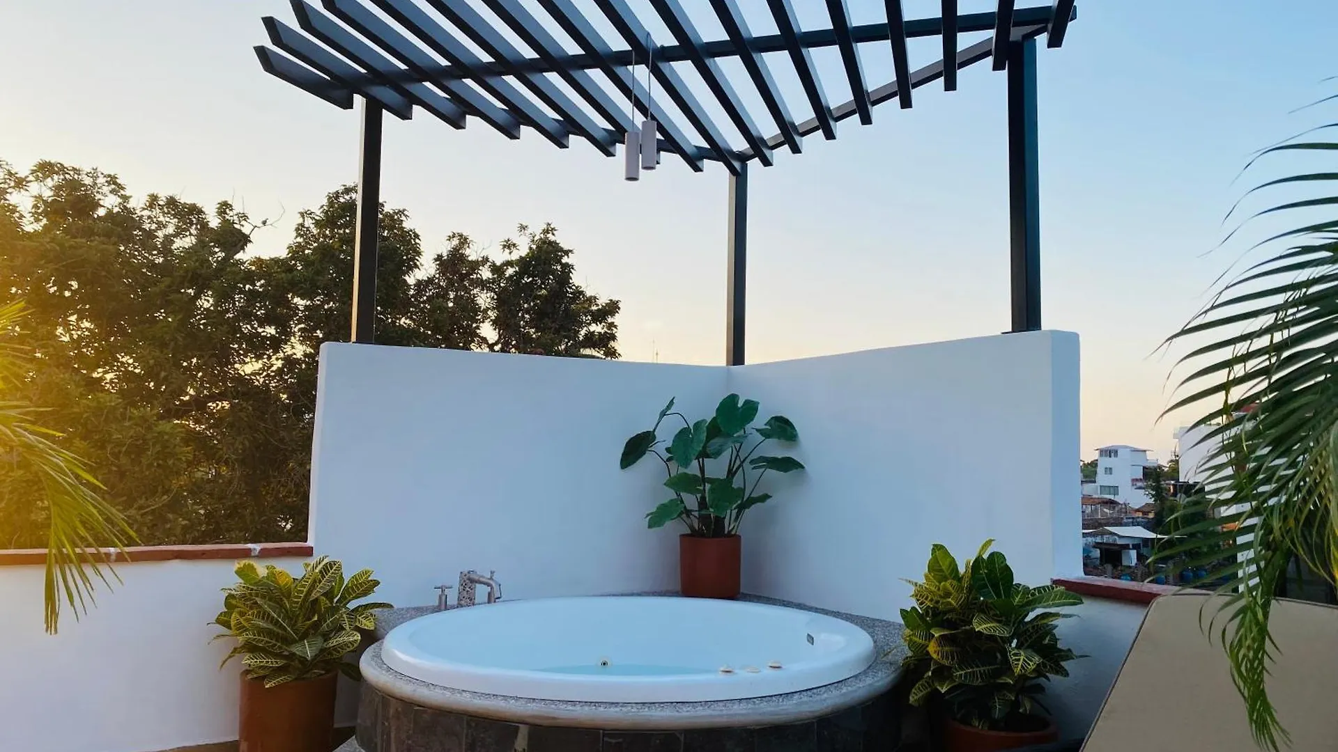 Apartments 6 Blocks To Beach, Roof Terrace With Spa Tub & Bbq Puerto Vallarta
