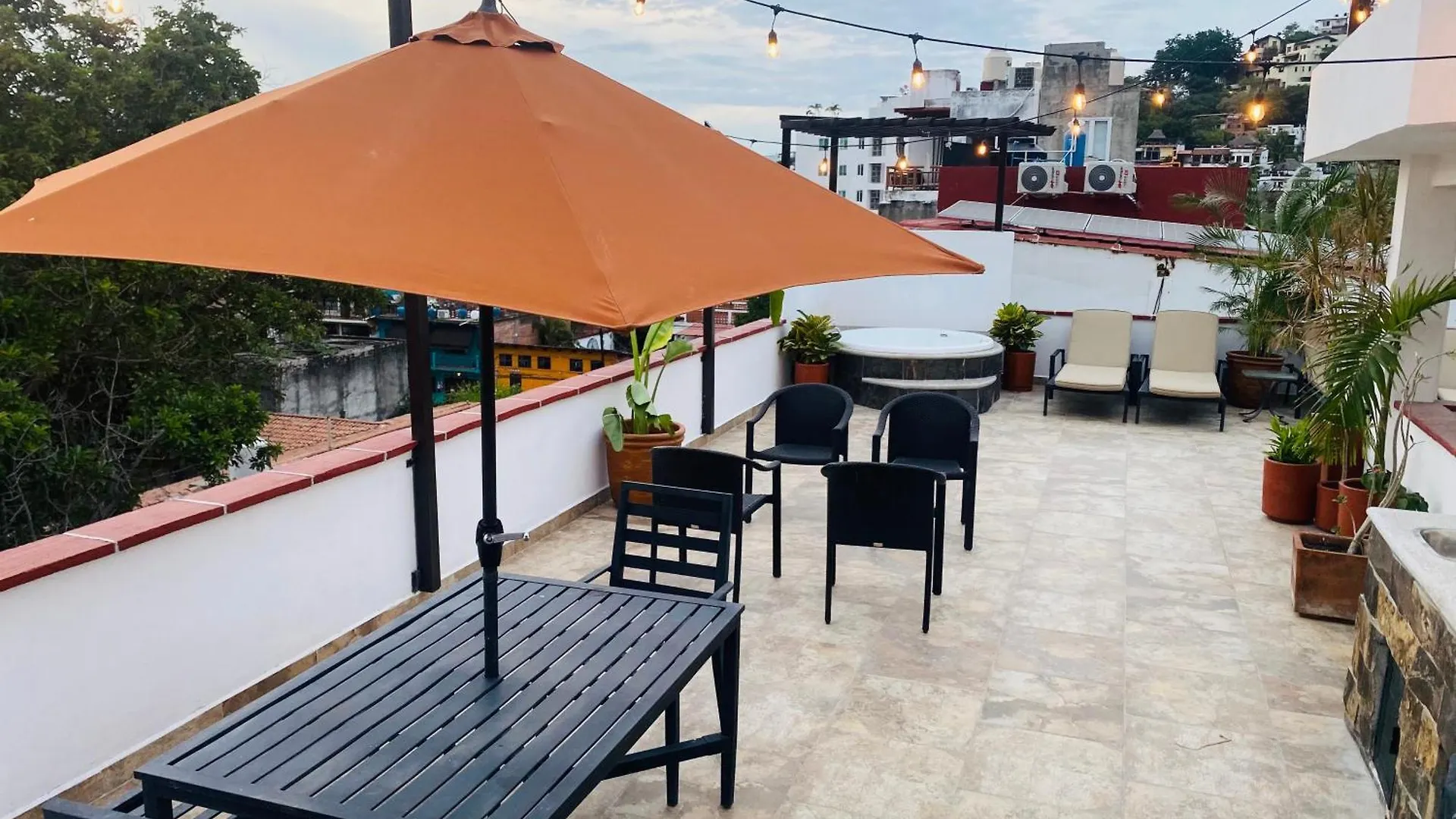 Apartments 6 Blocks To Beach, Roof Terrace With Spa Tub & Bbq Puerto Vallarta
