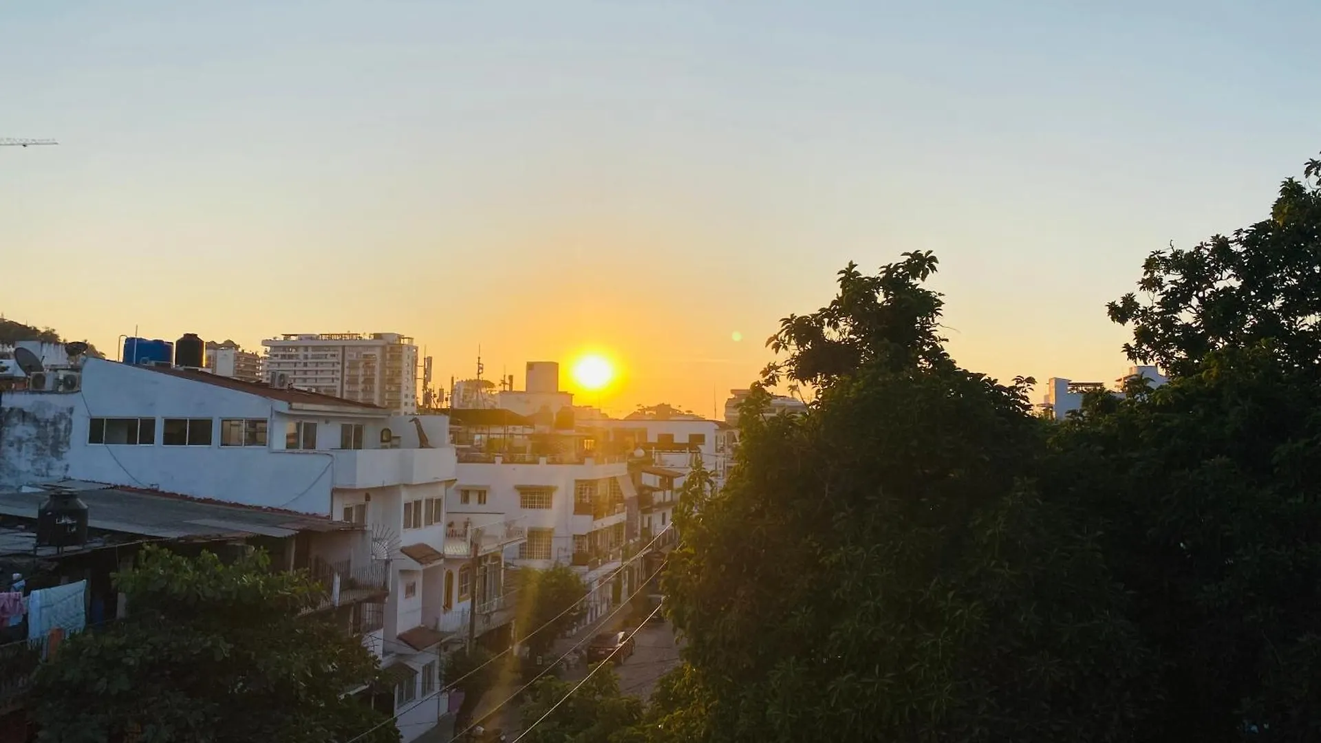 Apartments 6 Blocks To Beach, Roof Terrace With Spa Tub & Bbq プエルトバラータ 0*,  メキシコ