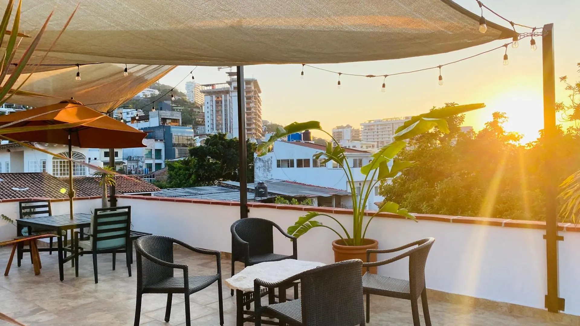 Apartments 6 Blocks To Beach, Roof Terrace With Spa Tub & Bbq プエルトバラータ