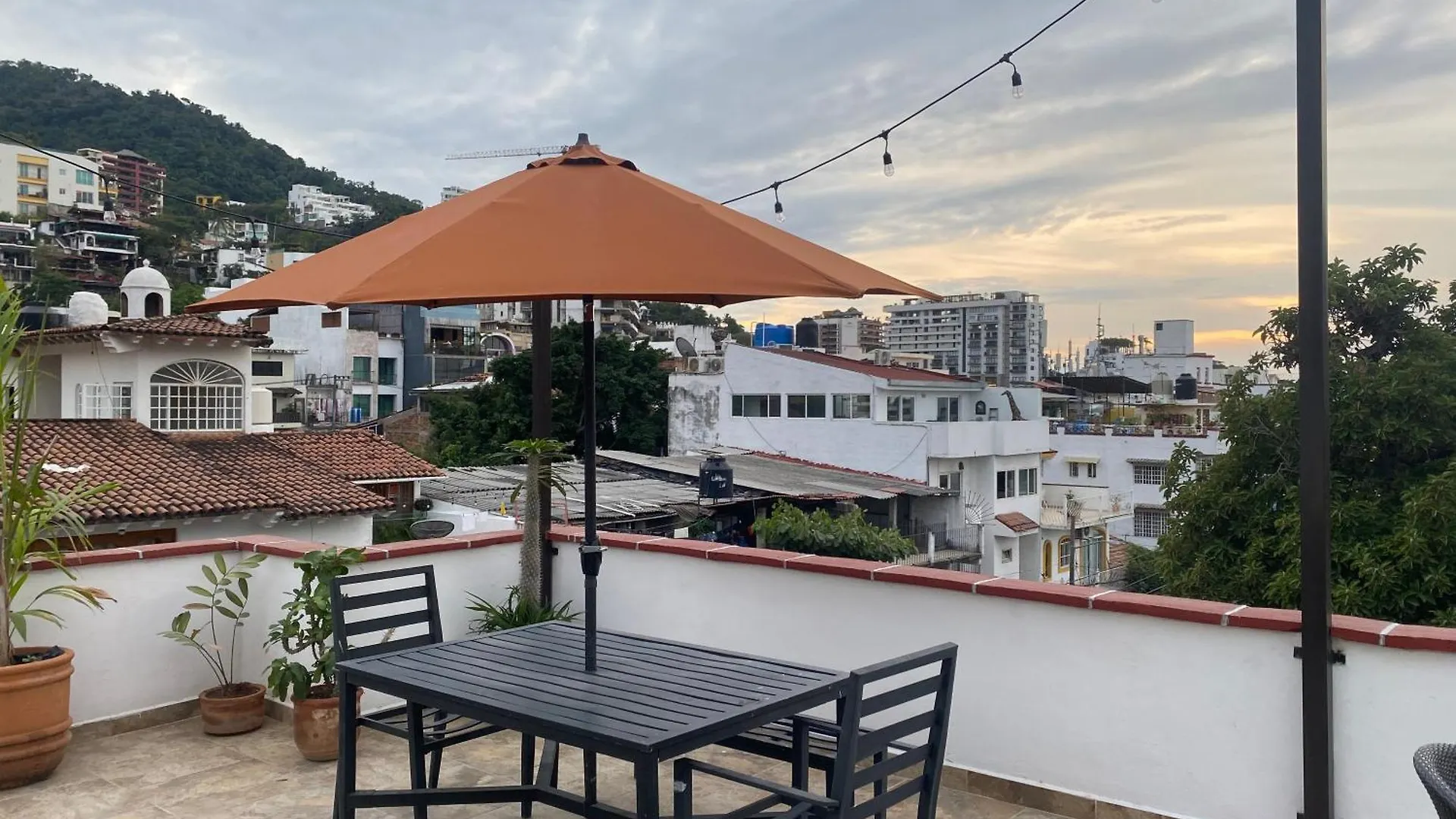 Apartments 6 Blocks To Beach, Roof Terrace With Spa Tub & Bbq プエルトバラータ