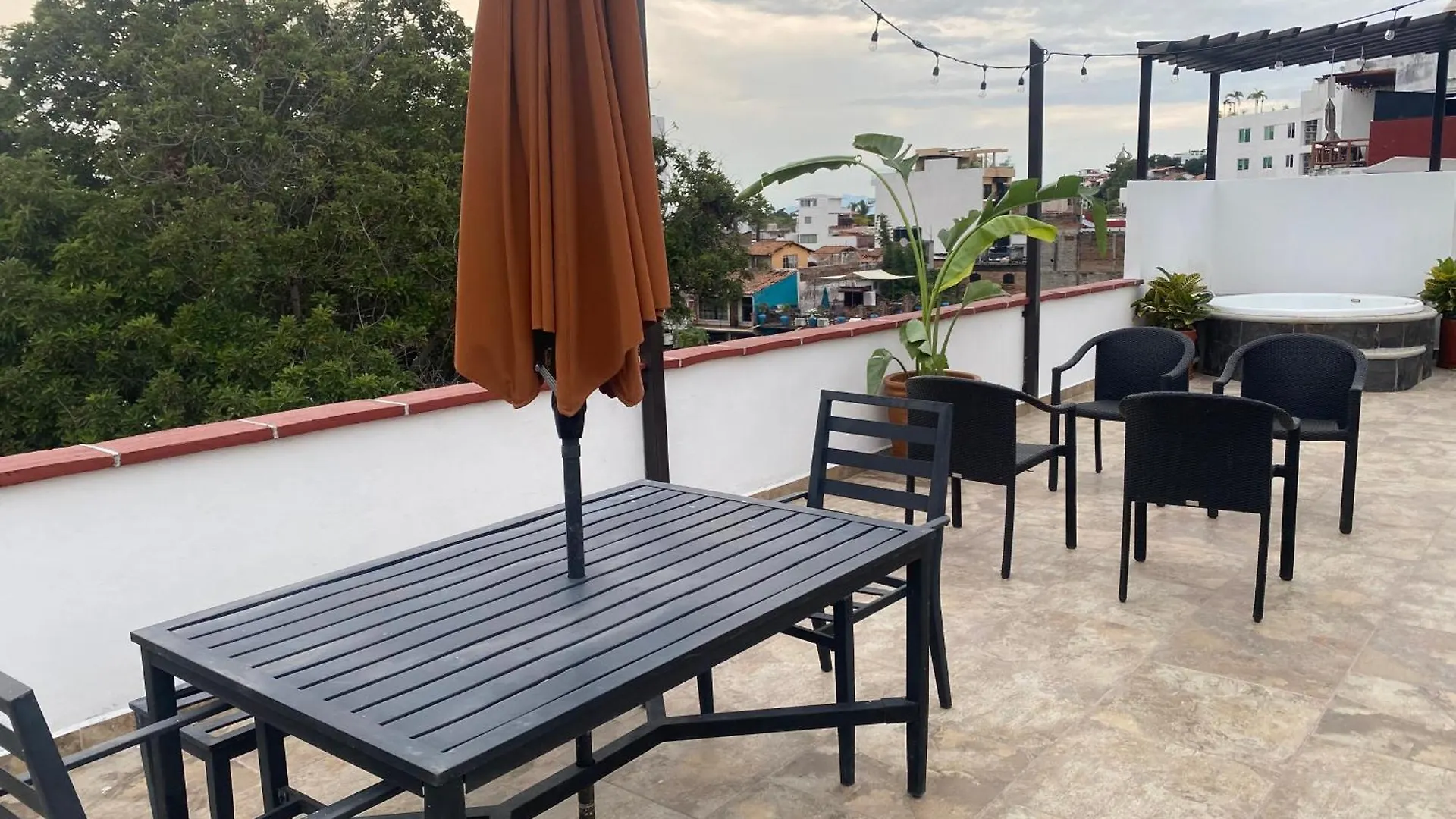 Apartments 6 Blocks To Beach, Roof Terrace With Spa Tub & Bbq プエルトバラータ 0*,