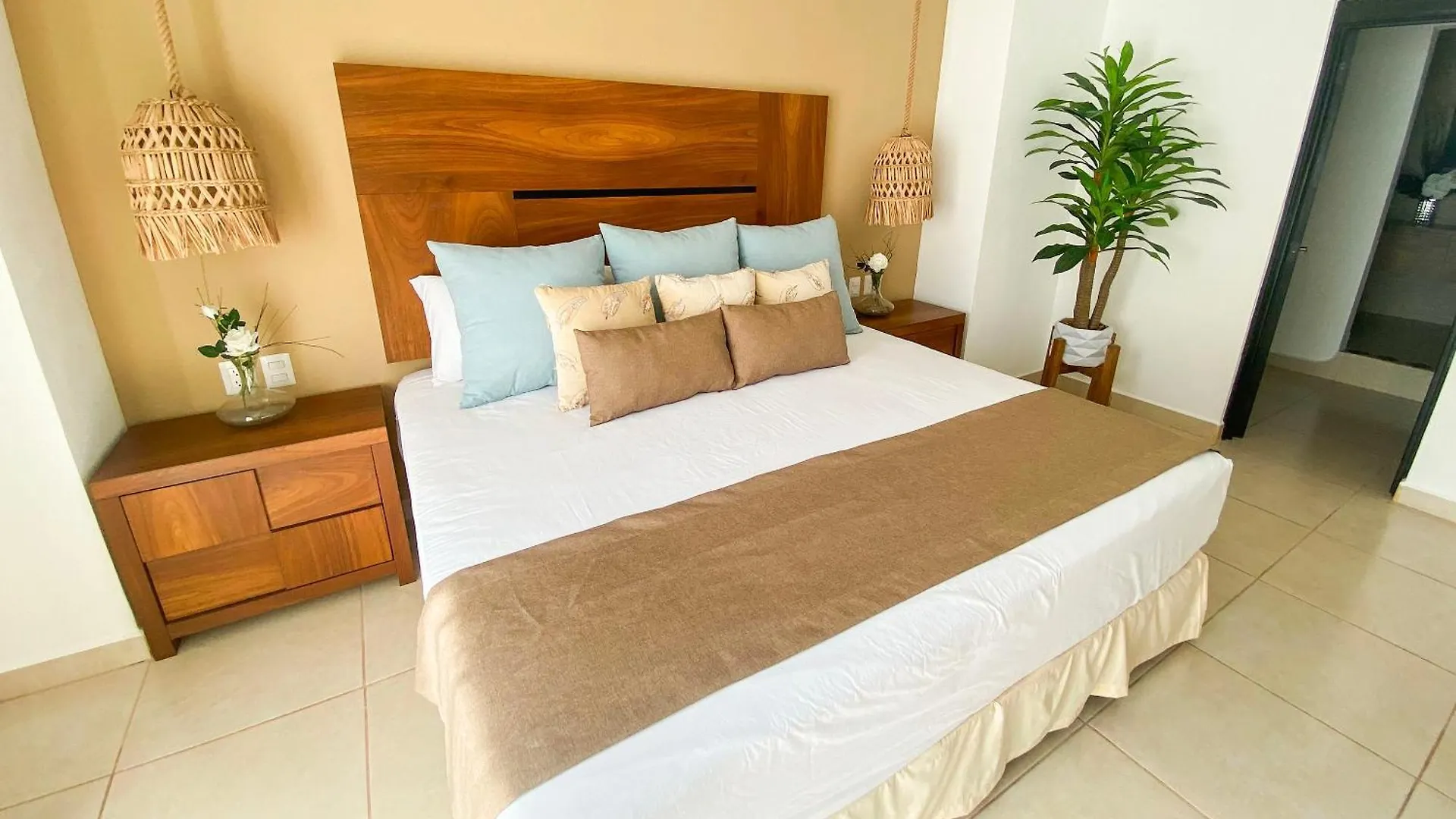 Apartments 6 Blocks To Beach, Roof Terrace With Spa Tub & Bbq プエルトバラータ 0*,  メキシコ