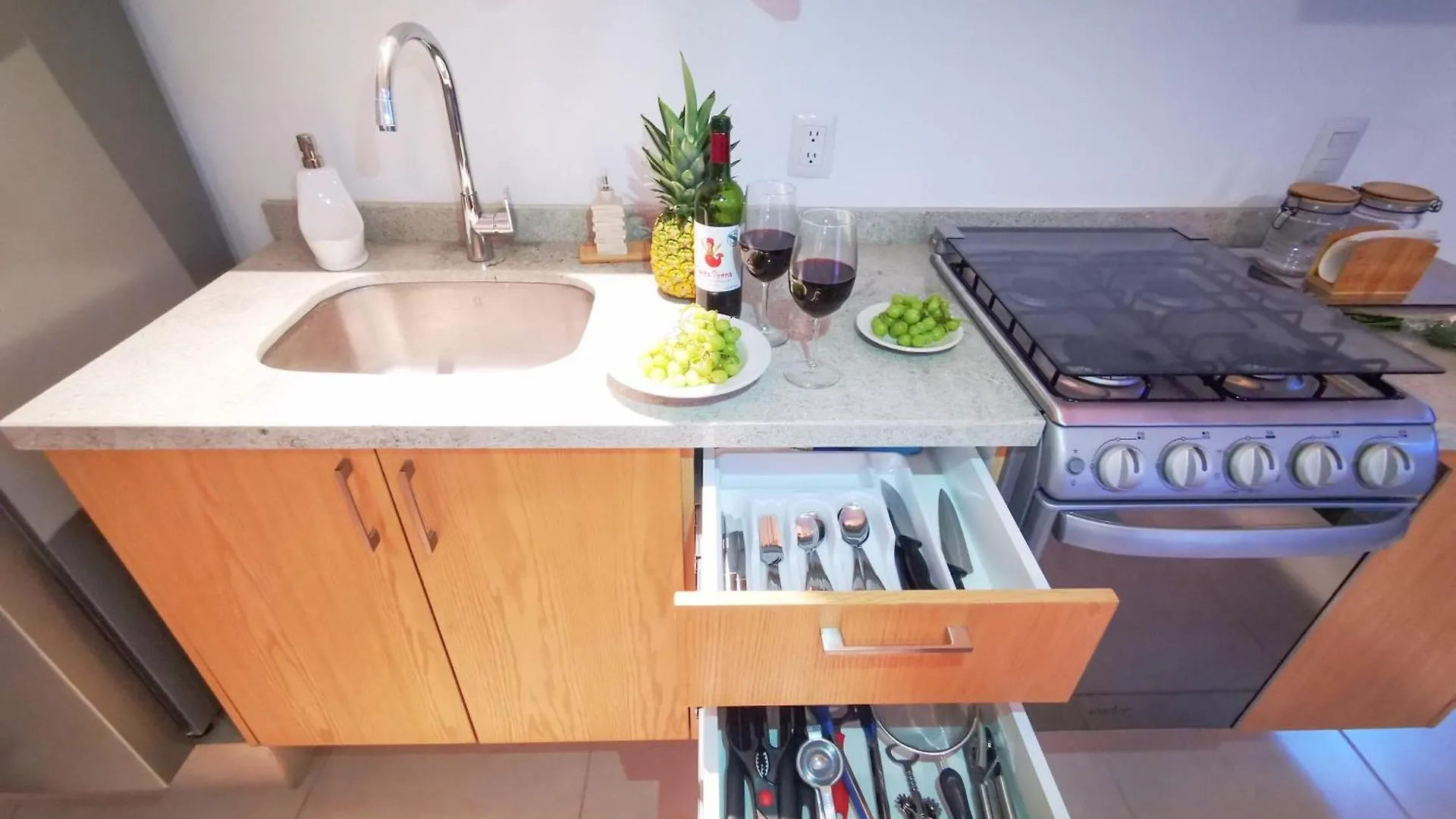 Apartments 6 Blocks To Beach, Roof Terrace With Spa Tub & Bbq プエルトバラータ