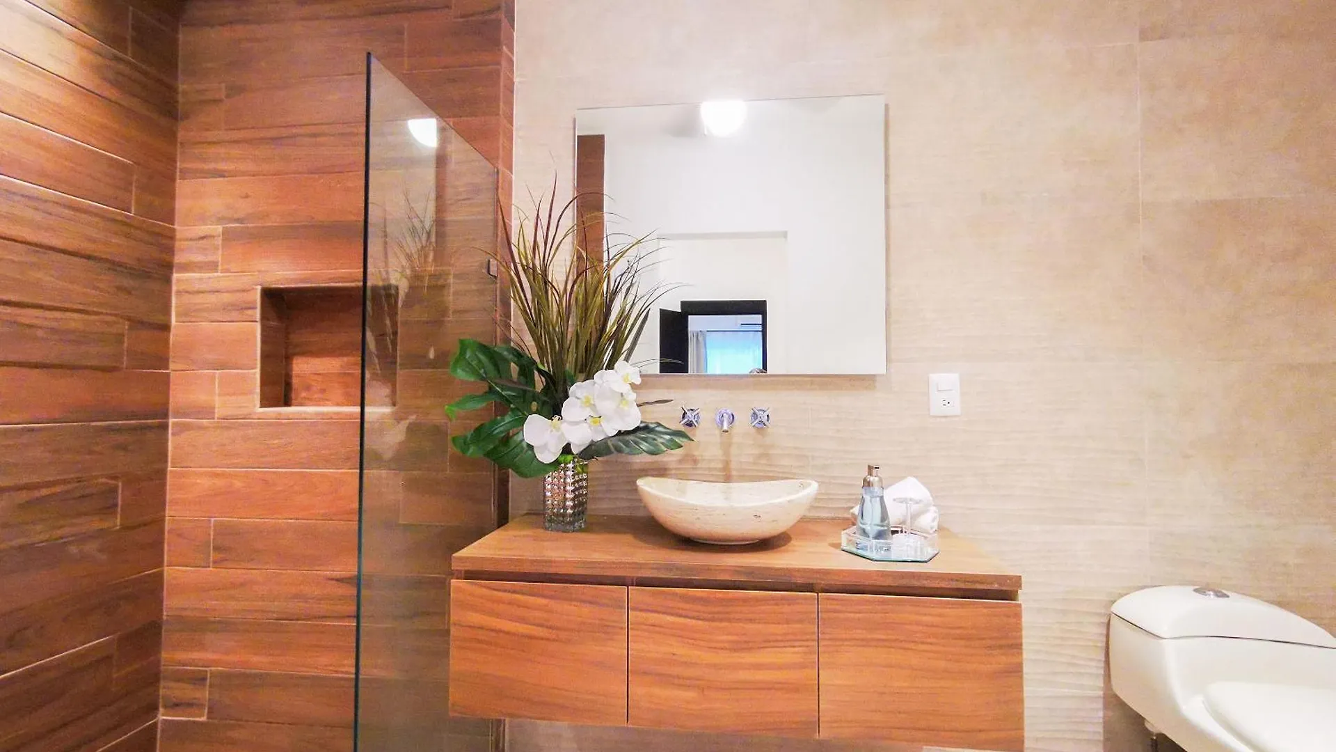 Apartments 6 Blocks To Beach, Roof Terrace With Spa Tub & Bbq プエルトバラータ