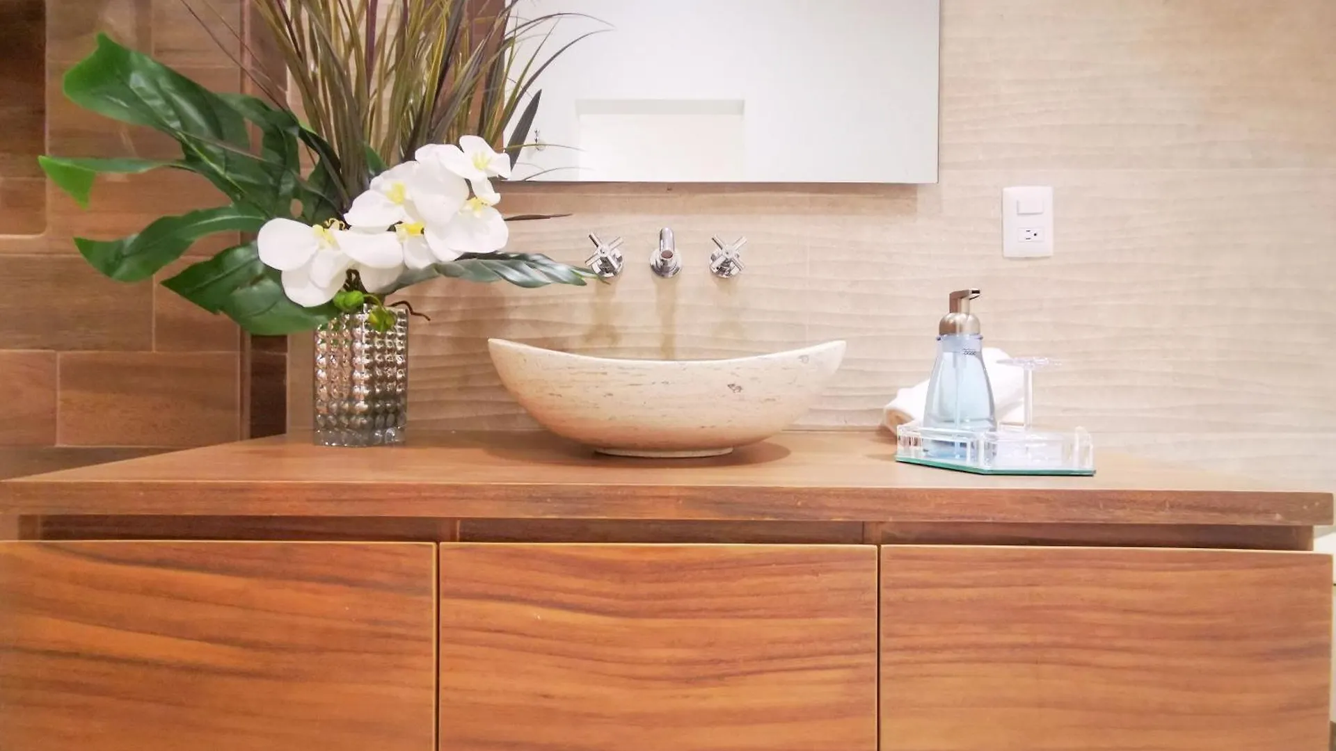 Apartments 6 Blocks To Beach, Roof Terrace With Spa Tub & Bbq プエルトバラータ